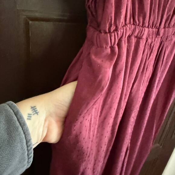 MADEWELL | Burgundy Jacquard Deep-V Ruffled Jumpsuit | Large - Picture 6 of 7